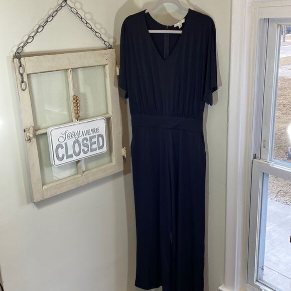 𝅺h by Halston Short Sleeve V-Neck Cropped Jumpsuit NWOT - Picture 1 of 9